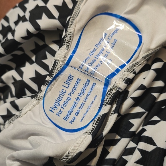 Cover Swim Long-Sleeved Black & White Houndstooth One Piece Swimsuit Rashguard - Picture 6 of 6